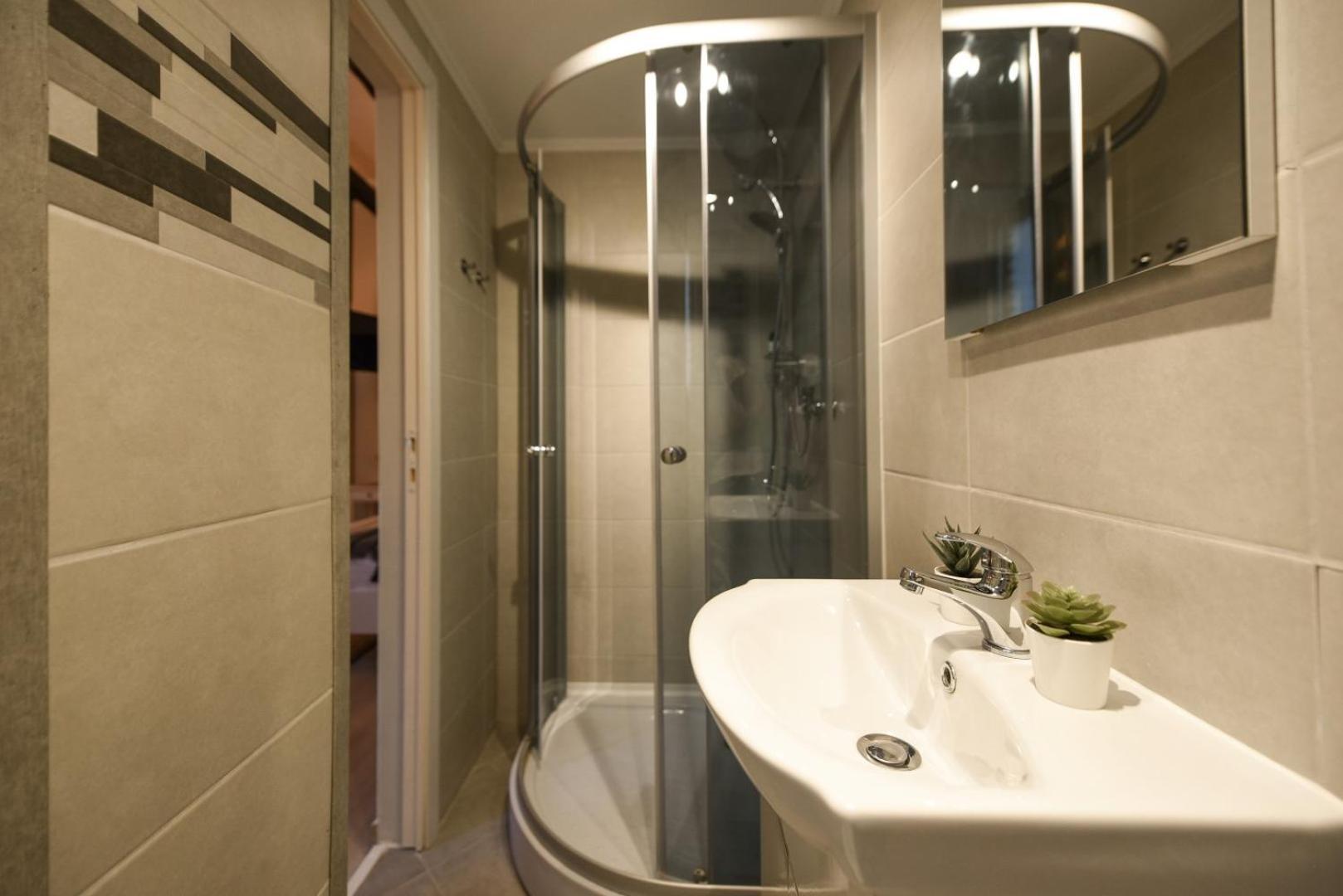 Elegant Studio - Urban Escape In Bukarest Eksteriør billede